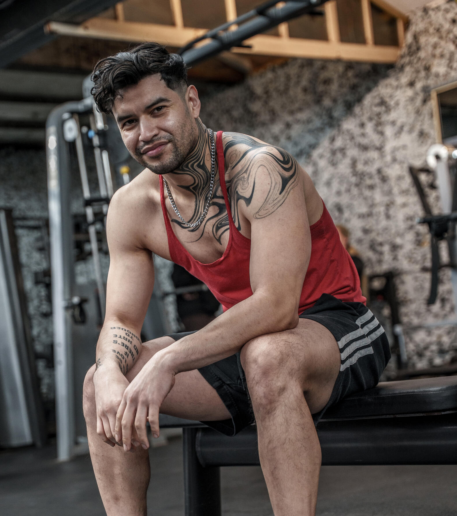 Seb – Bilingual Personal Trainer in London | Hola Strength Seb, Colombian-born and Spanish-raised personal trainer in London, offering in-person coaching in English or Spanish with a no-fluff, friendly approach.